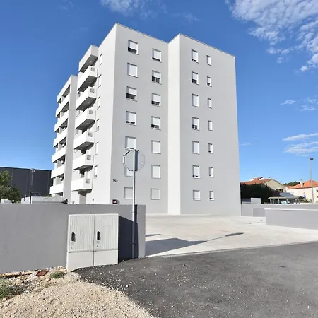 Alta Oliva With Private Parking Apartment Zadar