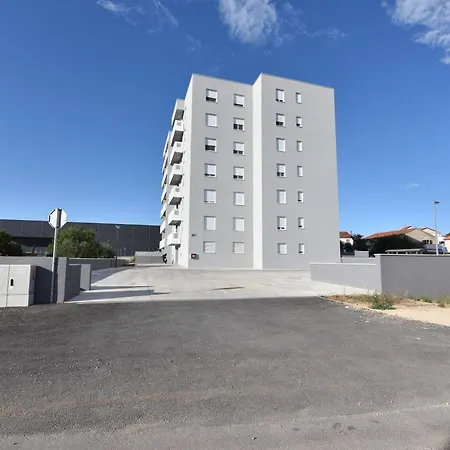 Alta Oliva With Private Parking 扎达尔